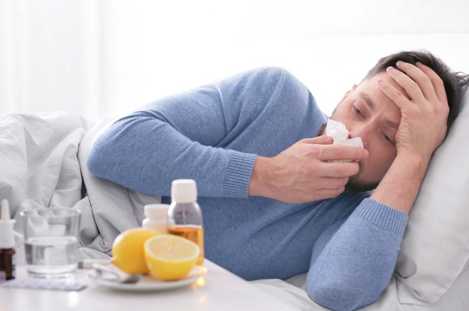 घर पर सर्दी-जुकाम का इलाज करने के लिए टिप्स और ट्रिक्स