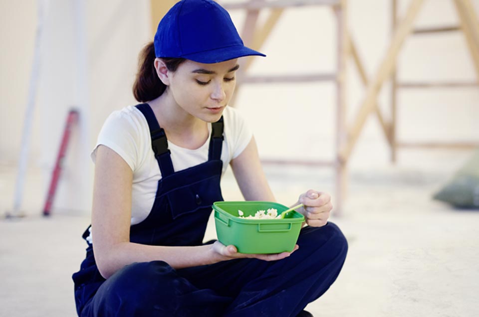 How eating on the floor benefits you?